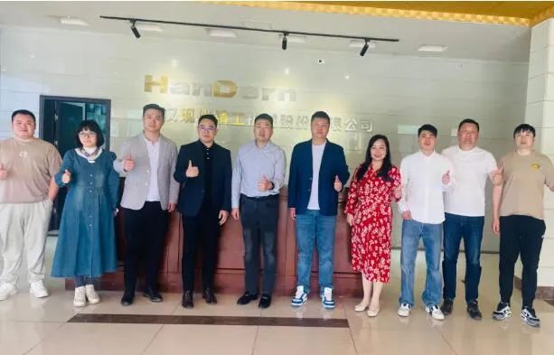 武漢現(xiàn)代精工機(jī)械股份有限公司接待東西湖區(qū)工商聯(lián)調(diào)研團(tuán)，共探創(chuàng)新合作新機(jī)遇